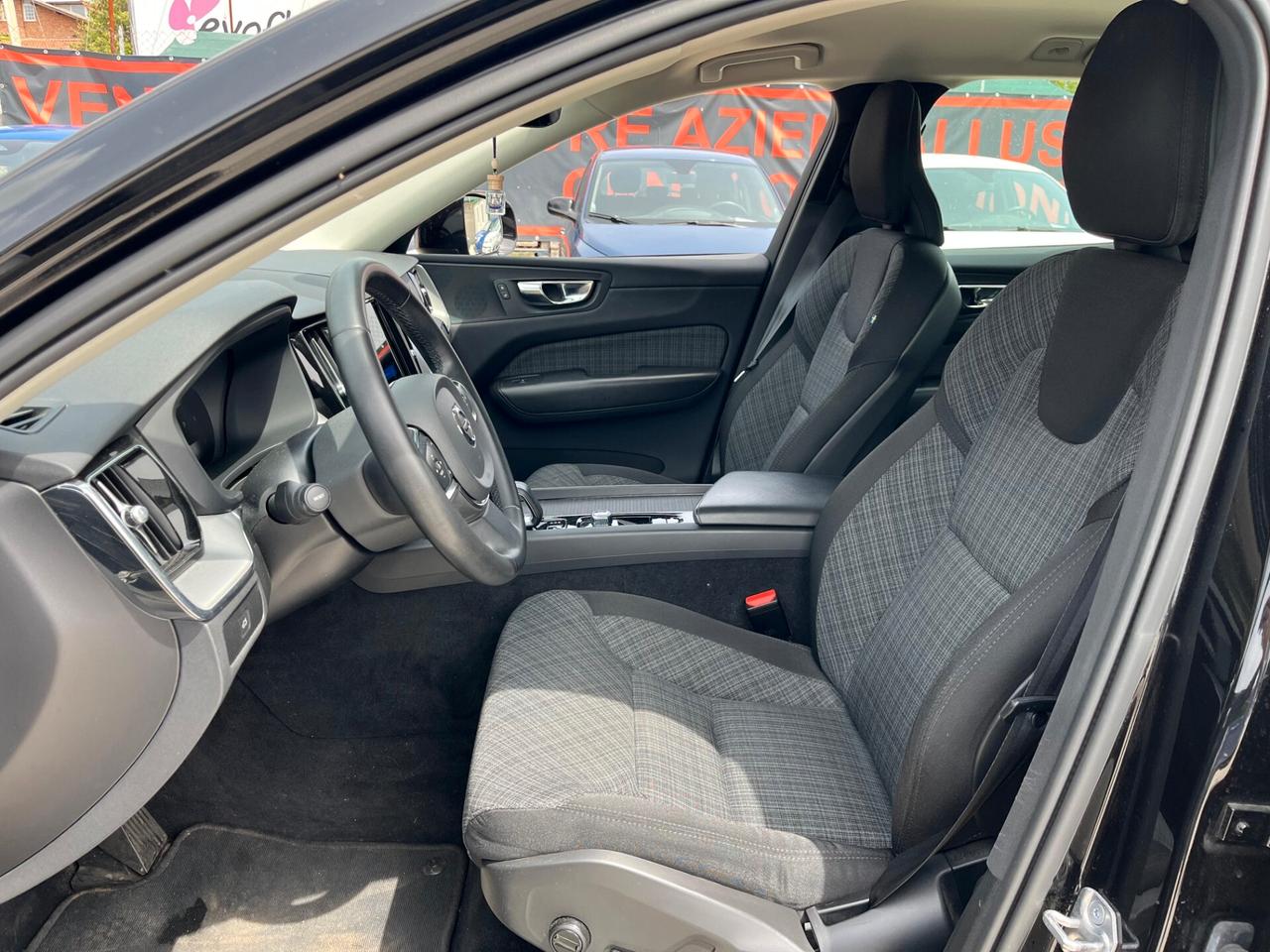 Volvo XC 60 B4 automatico Essential - Unico proprietario - 60.782 km