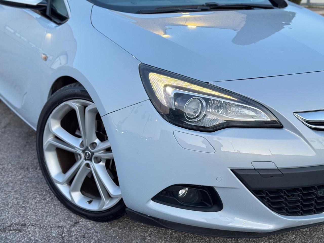 Opel Astra GTC 2.0 CDTI 165CV Cosmo