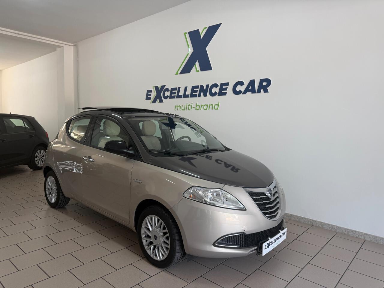 Lancia Ypsilon 1.2 69 CV 5p. Gold TETTO PANO/BI-COLOR/CLIMA