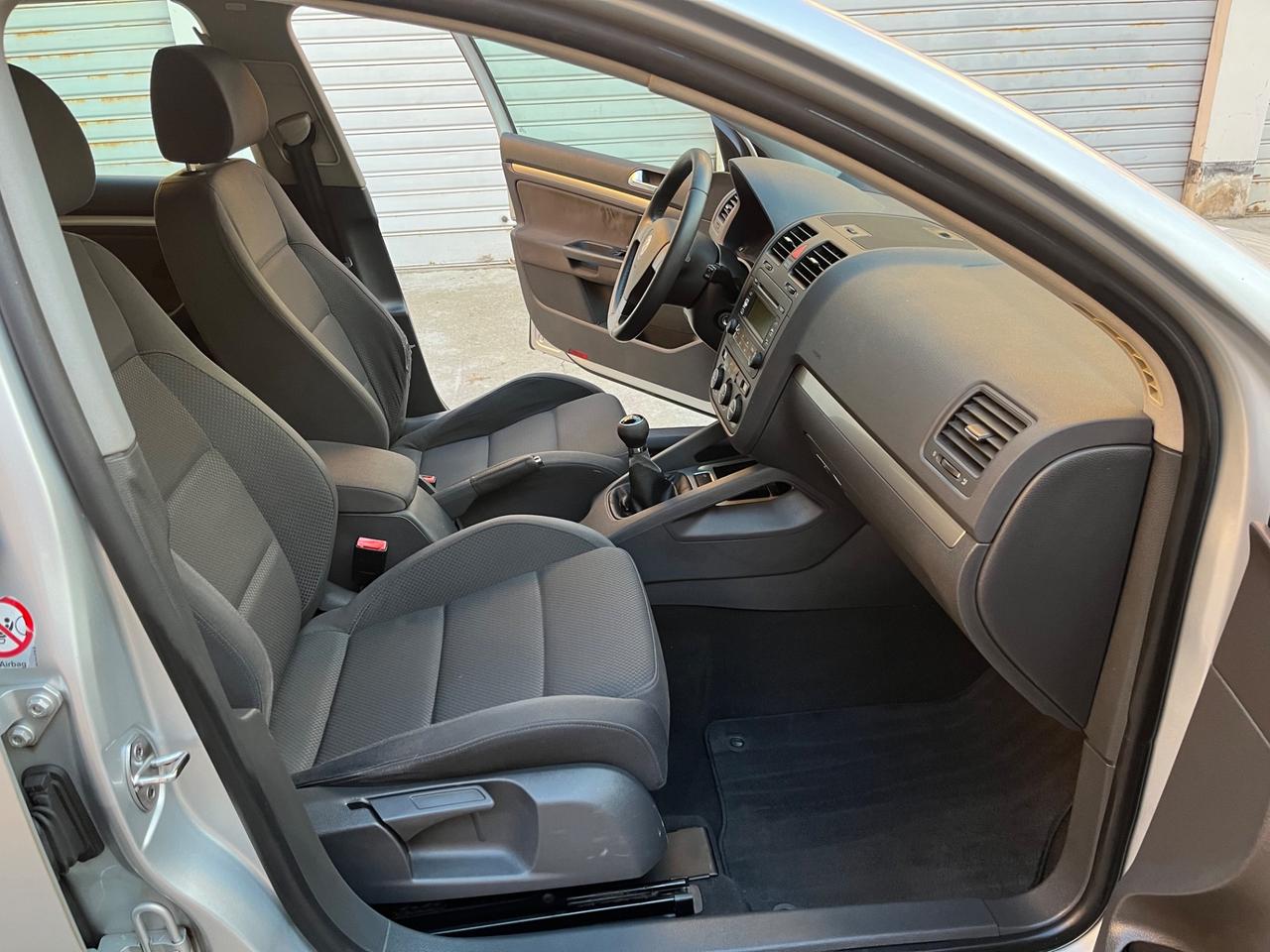 Volkswagen Golf 1.6 16V FSI 5p. Sportline