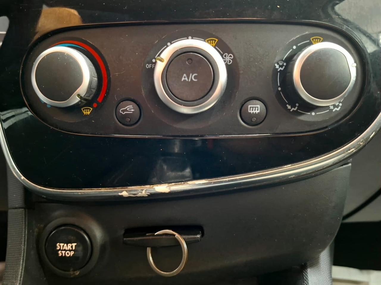 Renault Clio 1.5 dCi 75cv Costume National 2015
