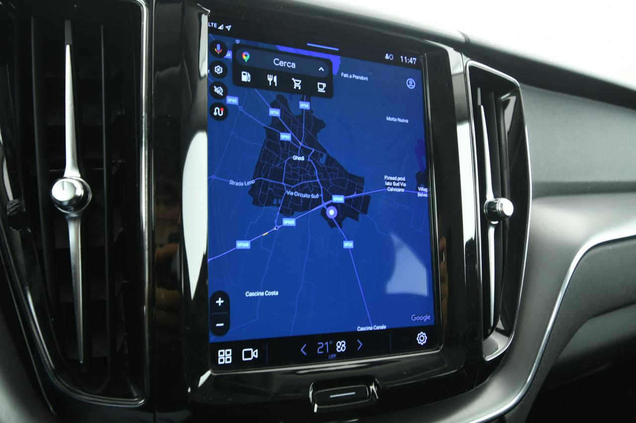 VOLVO XC60 2.0 b4 Momentum awd auto CAMERA+APP CONNECT+FULL LED