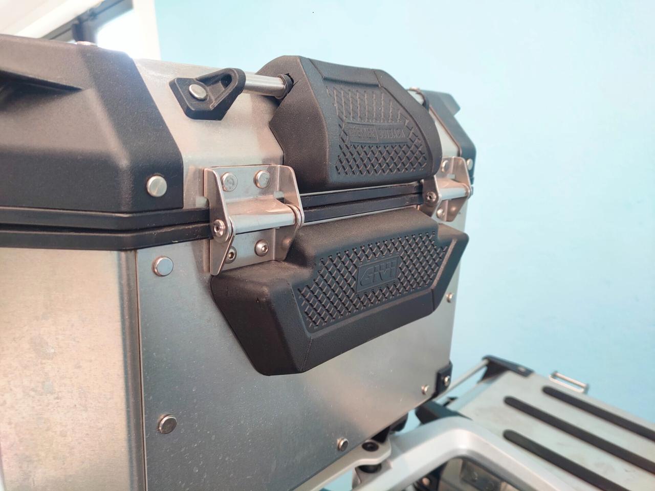 Triumph Tiger Explorer XC con tris bauletti GIVI