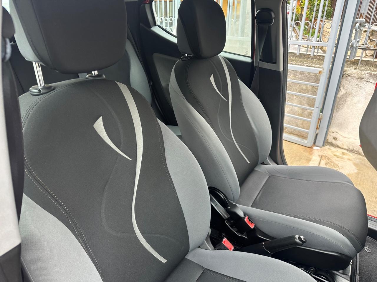 Lancia Ypsilon 1.3 MJT 16V 95 CV 5 porte S&S Silver