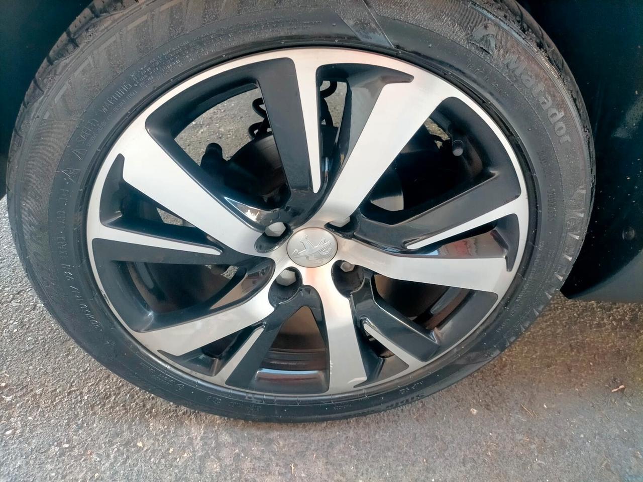 Peugeot 2008 BlueHDi 100 S&S Black Matt