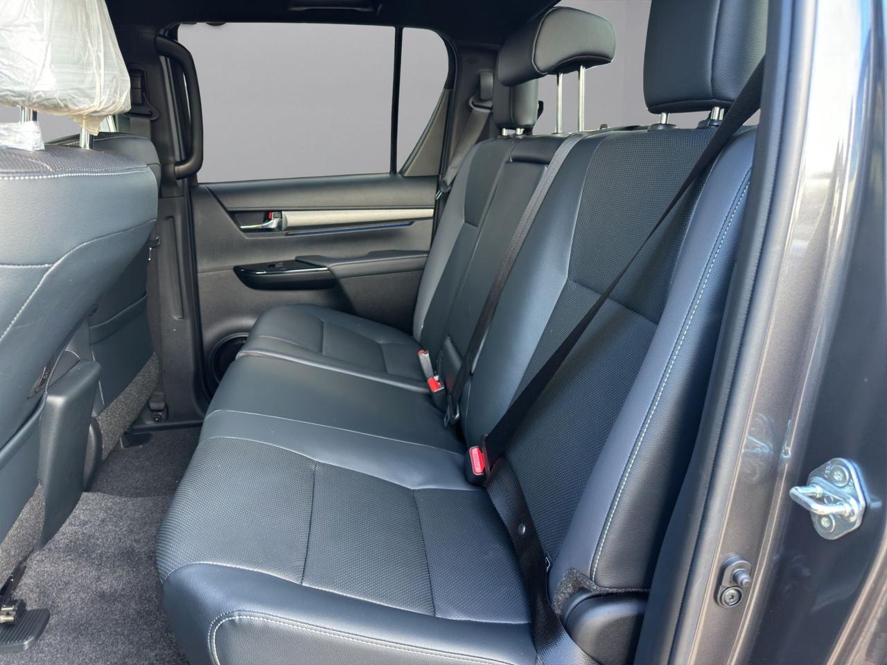 Toyota Hilux 2.4 d-4d double cab Invincible auto