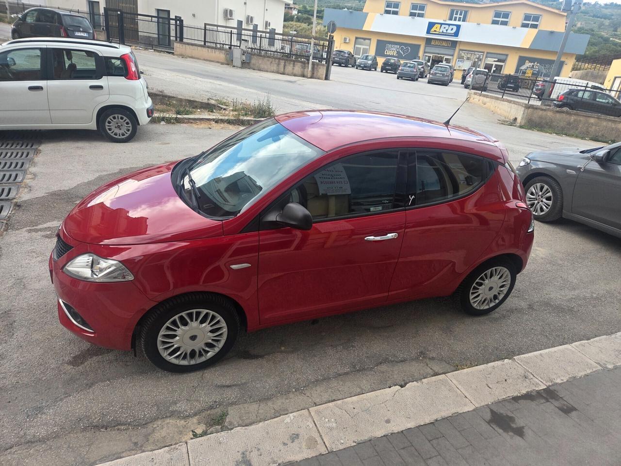 LANCIA YPSILON 1.2 BENZ 4 CILINDRI SOLI KM 66000 CERTIF