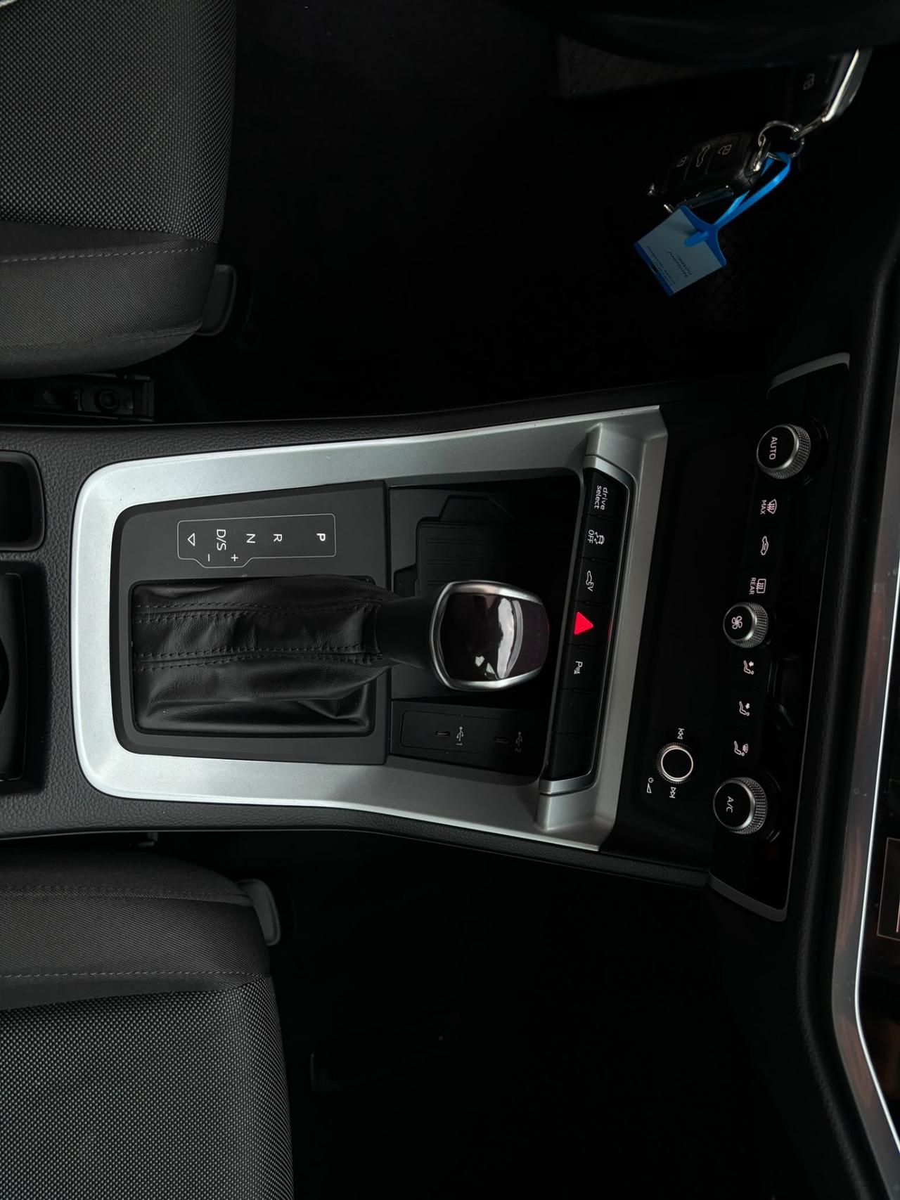 Audi Q3 45 TFSI e S tronic Business