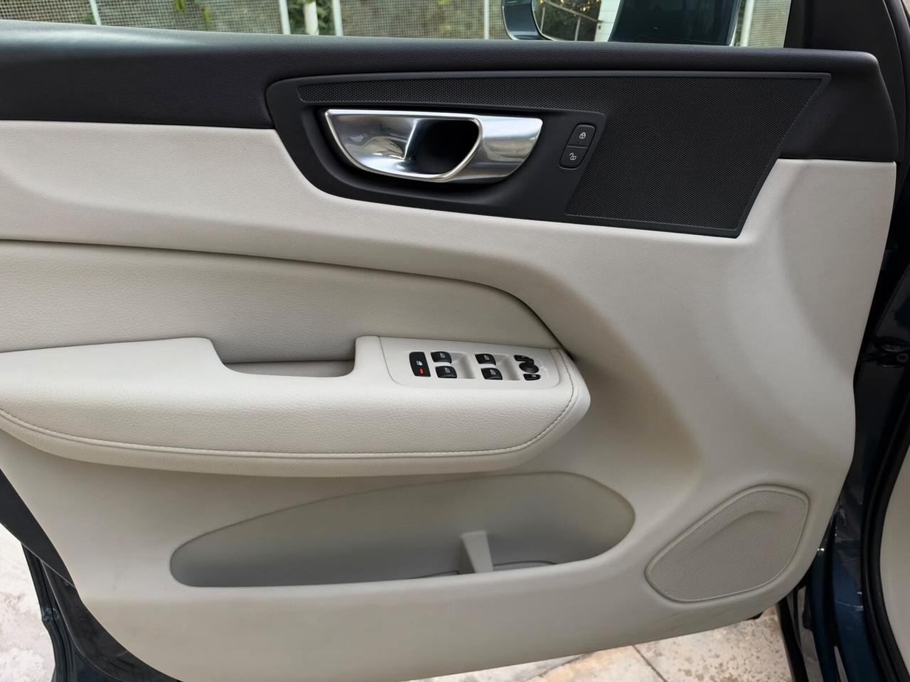 Volvo XC 60 XC60 B4 (d) AWD Geartronic Momentum Pro