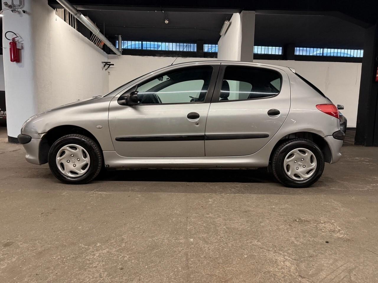 Peugeot 206 1.1 3p. XT