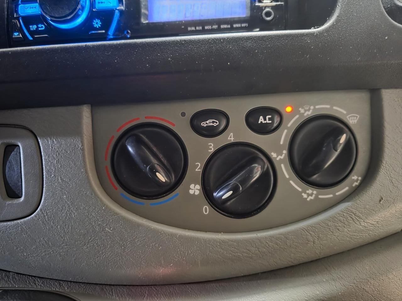 RENAULT MASTER 1.9 DIESEL DEL NORD ITA 2005