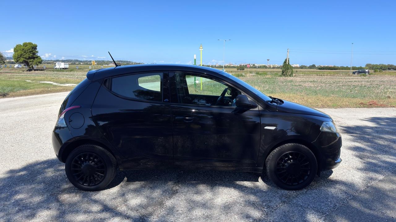 Lancia Ypsilon 1.2 69 CV 5 porte GPL Ecochic Monogram