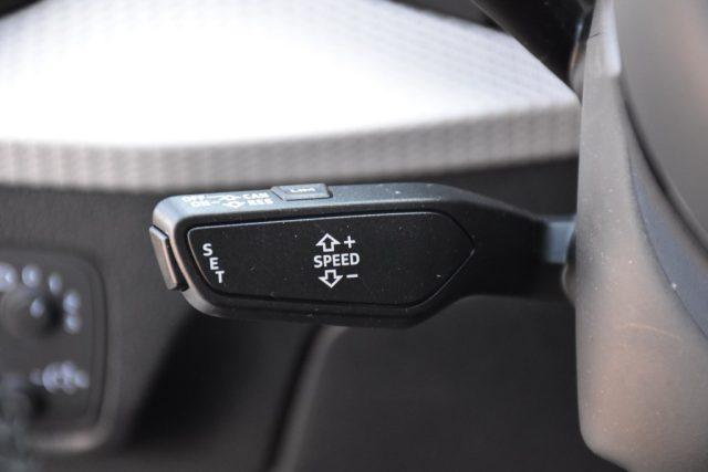 AUDI Q2 30 TDI S tronic Business *Telecamera, Navigatore*