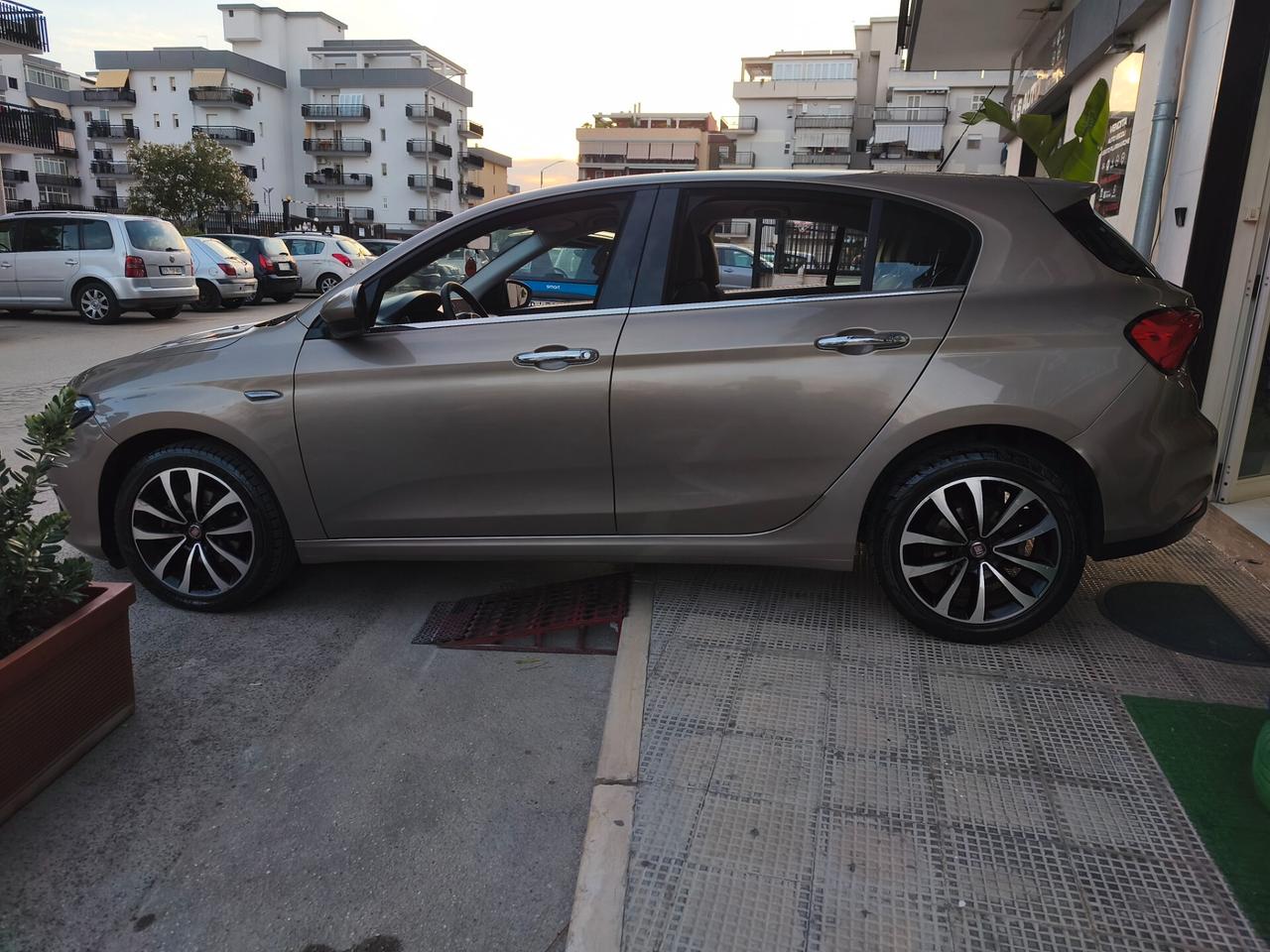 Fiat Tipo 1.6 Mjt S&S 5 porte Easy