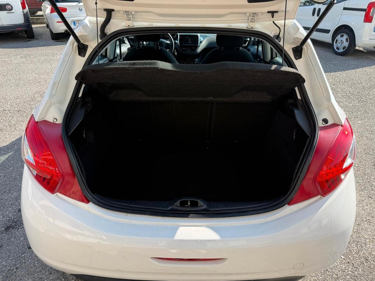 Peugeot 208 1.4 HDi 68 CV 5 porte Allure