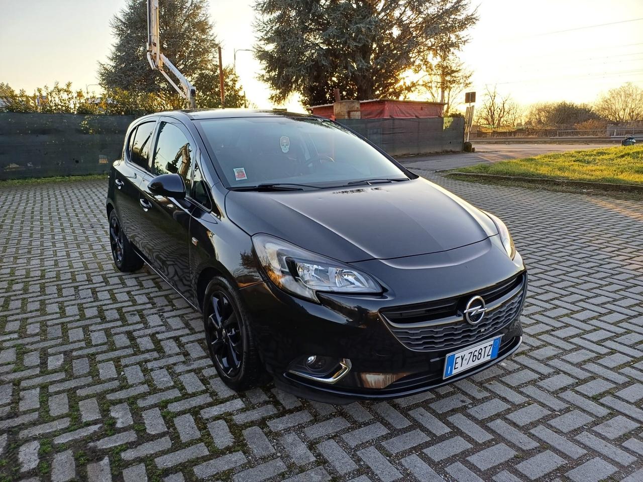 Opel Corsa 1.4 90CV 5 porte b-Color