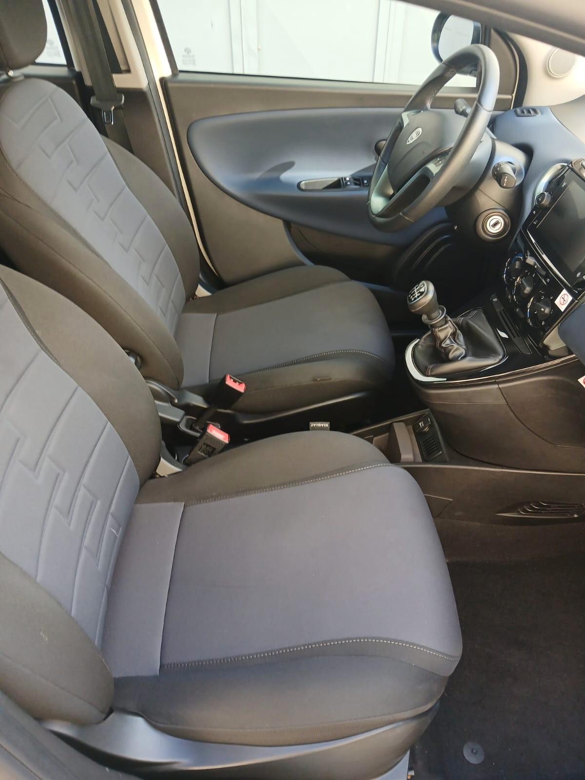 Lancia Ypsilon 1.0 FireFly 5 porte S&S Hybrid Platino