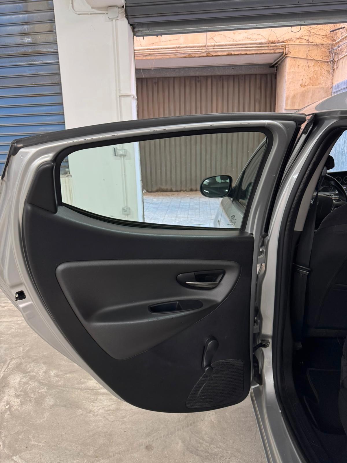 Lancia Ypsilon 1.3 MJT 16V 95 CV 5 porte S&S Gold