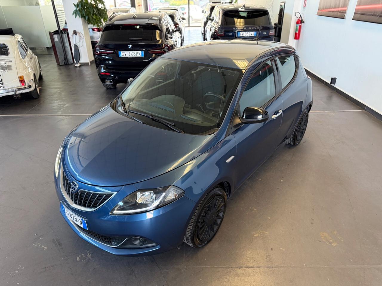 Lancia Ypsilon 1.0 FireFly S&S Hybrid Ecochic Silver