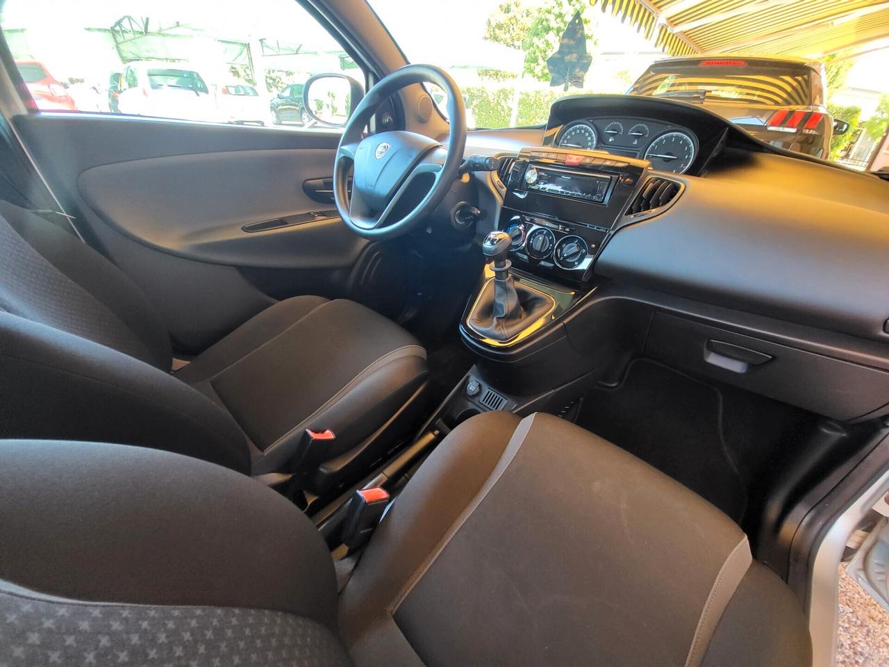 Lancia Ypsilon 1.2 69 CV 5 porte Silver