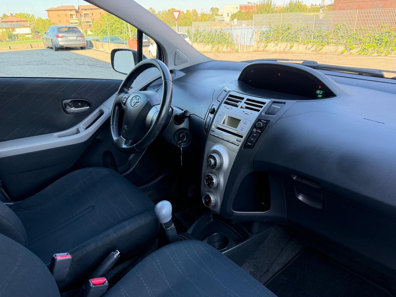 Toyota Yaris 1.3benz 2008 156.000km per neopatentati