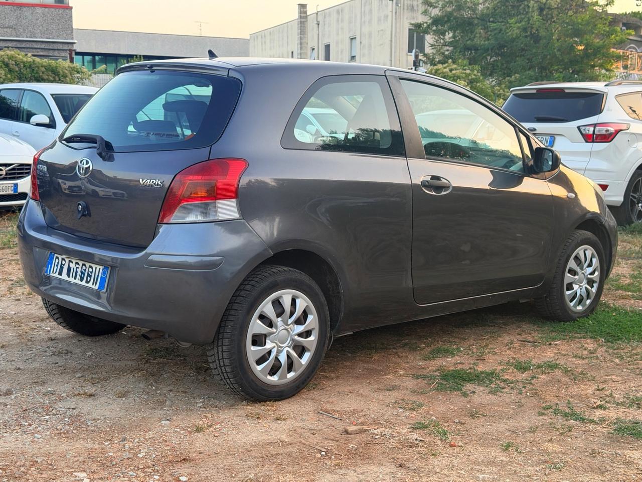 Toyota Yaris 1.0 benzina 3 porte Luxury pack 69cv 2009