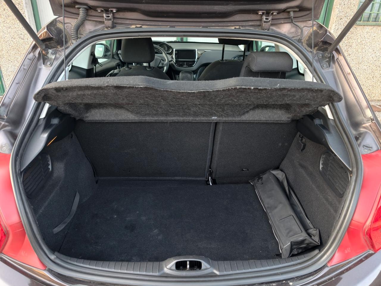 Peugeot 208 1.2 BENZINA NEOPATENTATI 3 PORTE 2012