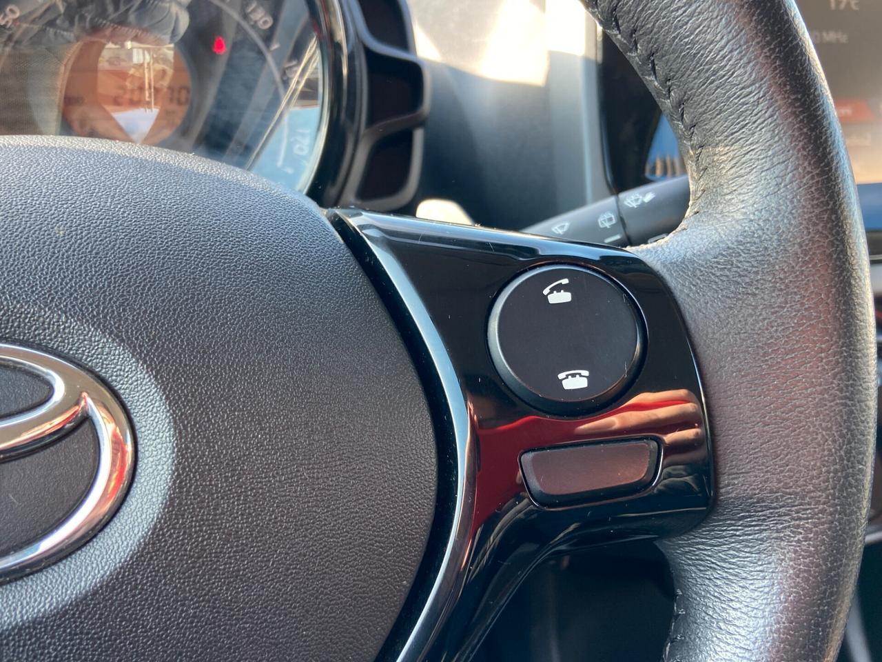 Toyota Aygo 1.0 x-business 72cv automatica