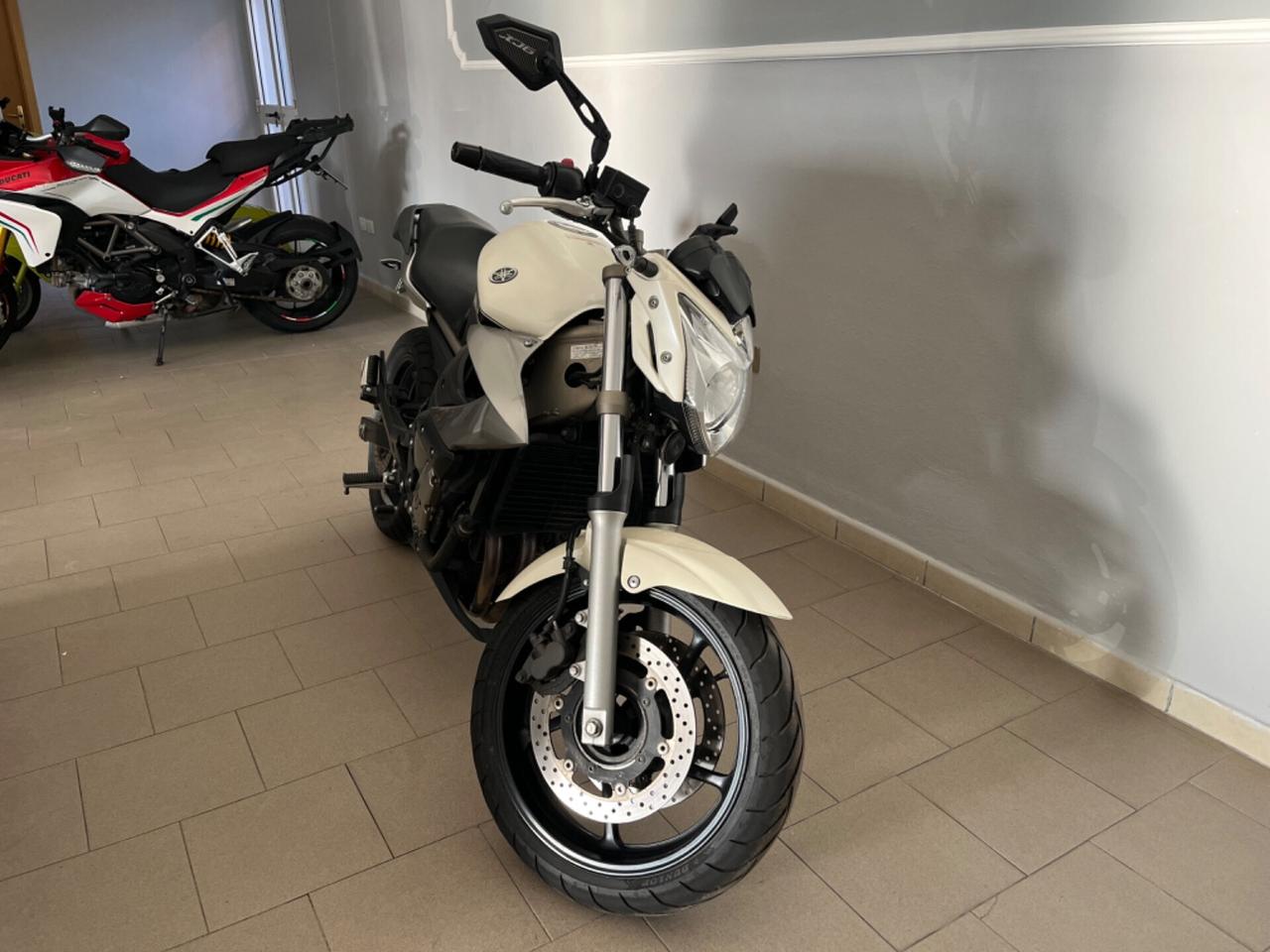 Yamaha Xj6