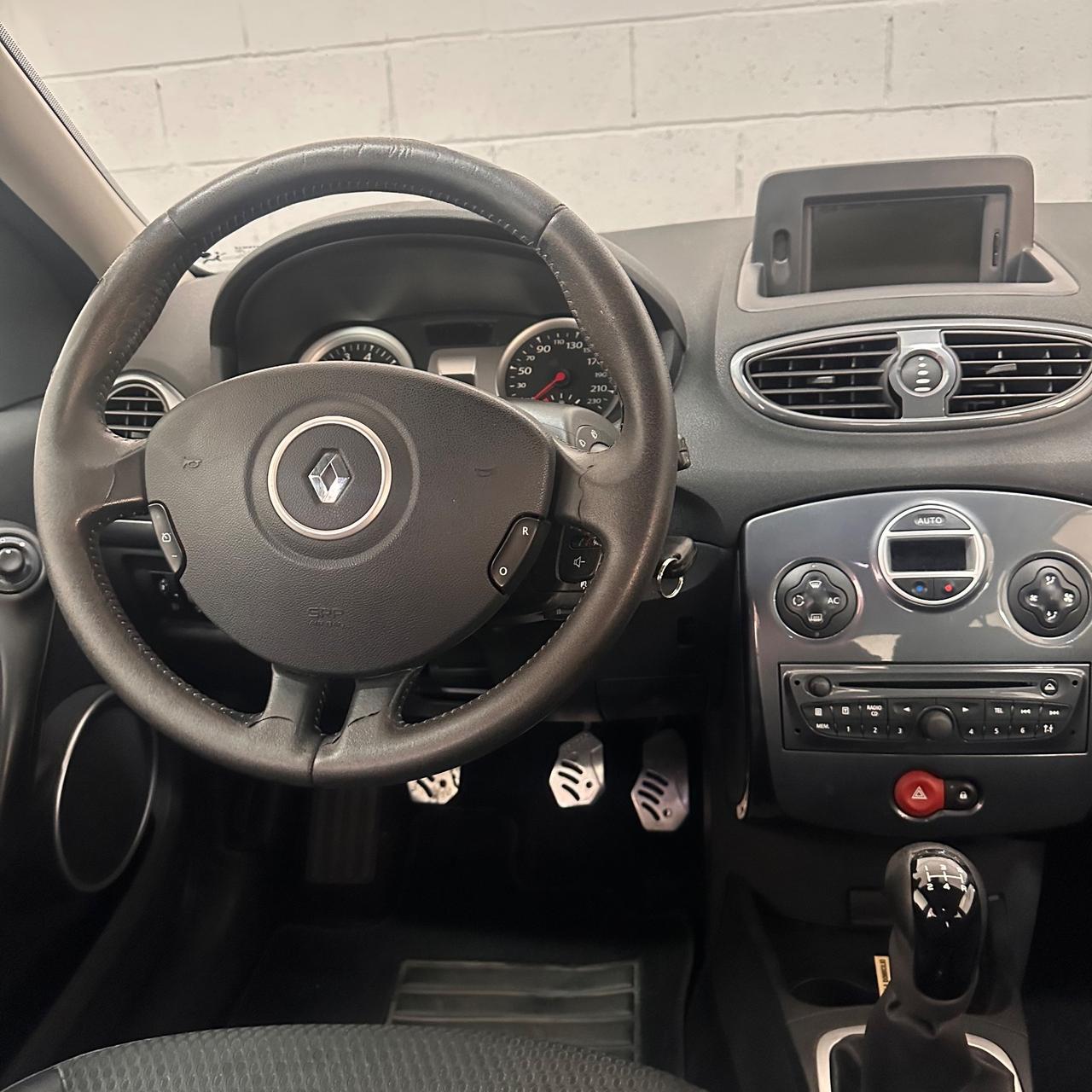 Renault Clio 1.2 16V 5 porte Le Iene NEOPATENTATI