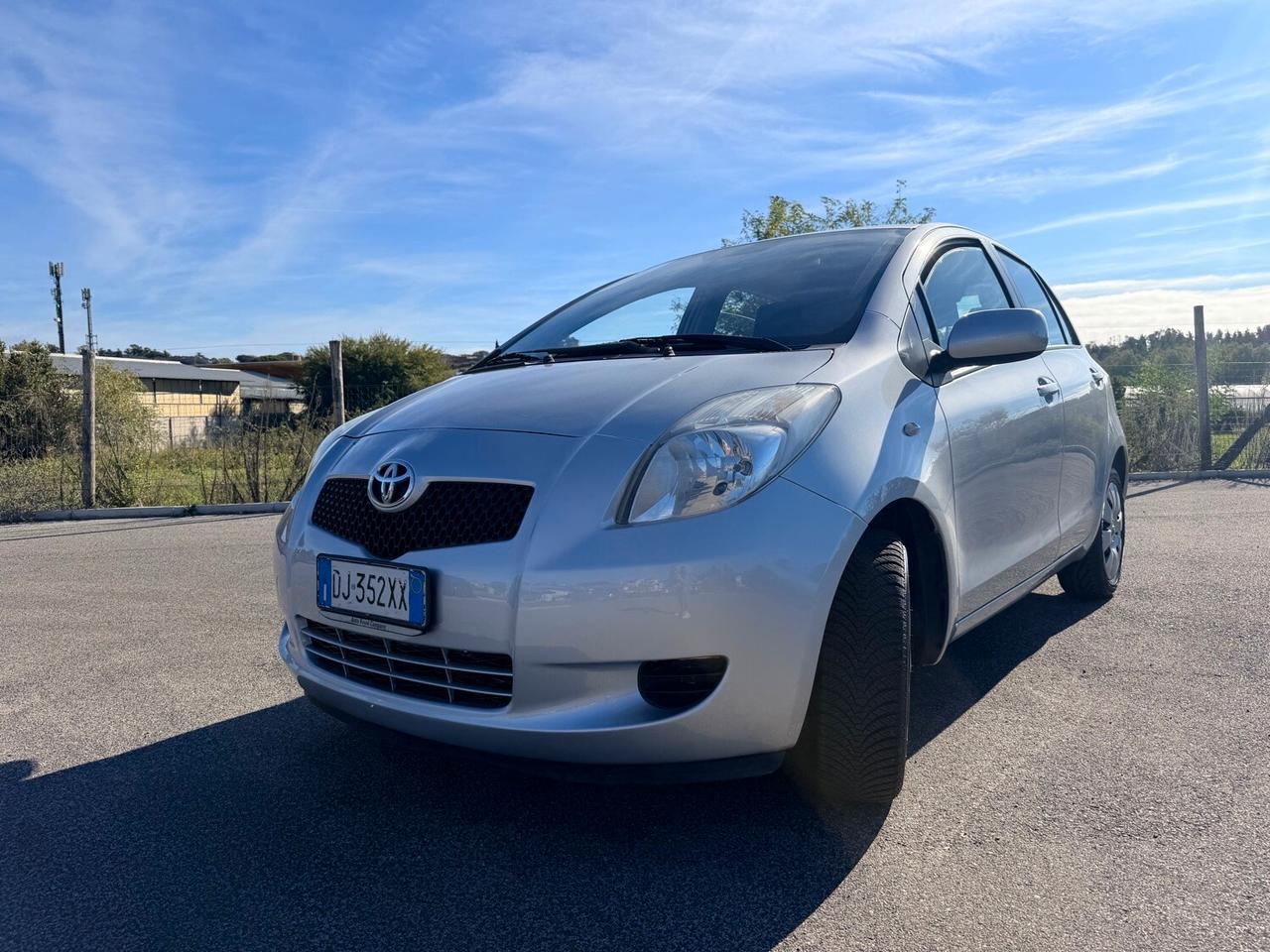 Toyota Yaris 1.0 VVT-i 70cv Benzina - 67.000 km - Garanzia 12 mesi