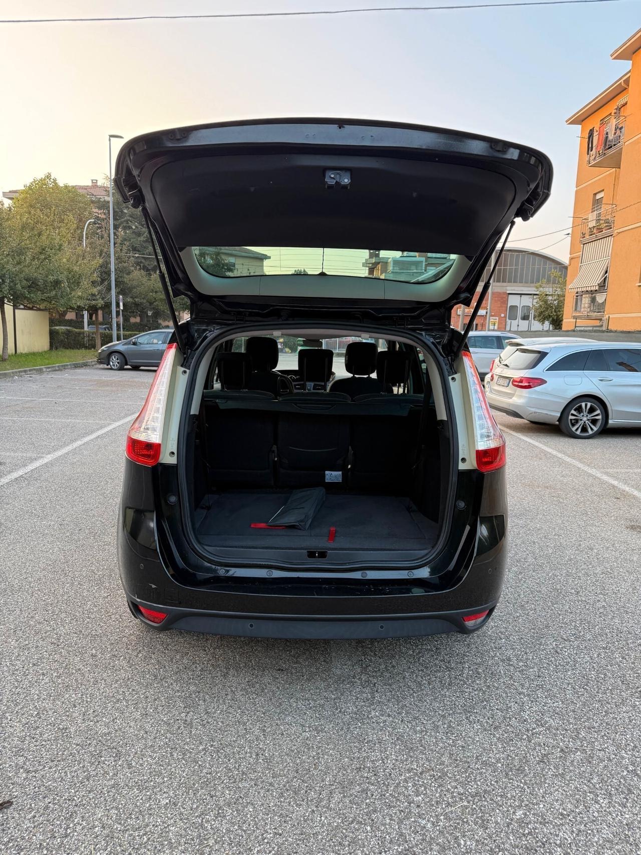 Renault Scenic 1.5 dci - NAV. - 7 POSTI - 12 MESI DI GARANZIA -