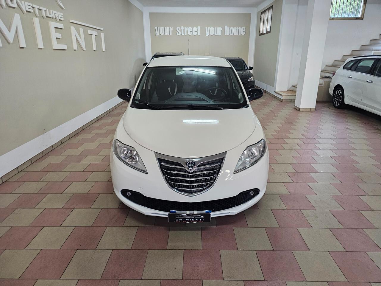 Lancia Ypsilon 0.9 TwinAir 85 CV 5 porte Metano Ecochic Gold