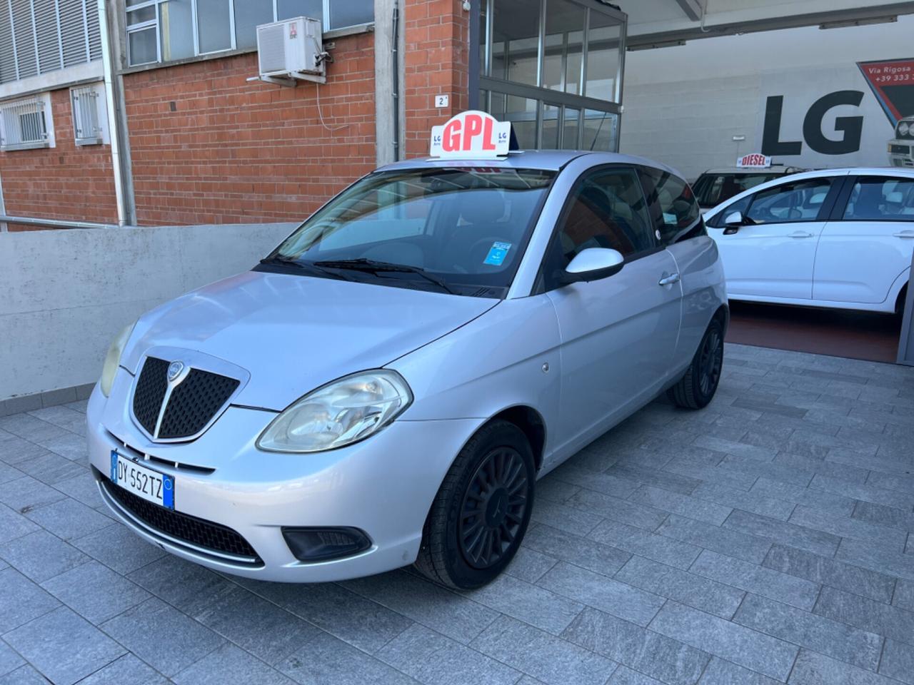 Lancia Ypsilon 1.4 Argento Ecochic GPL