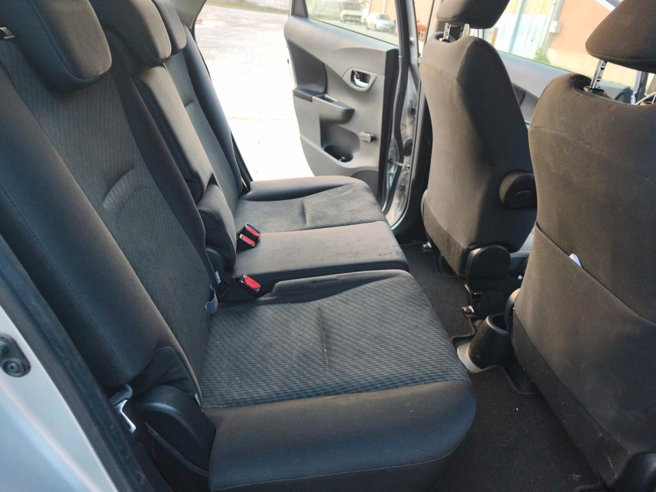 Toyota Verso-S 2011---1.3 Benzina Neopatentati