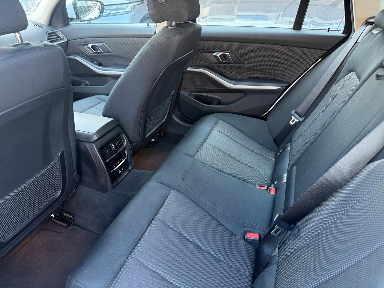 BMW 316 Touring mhev 48V auto