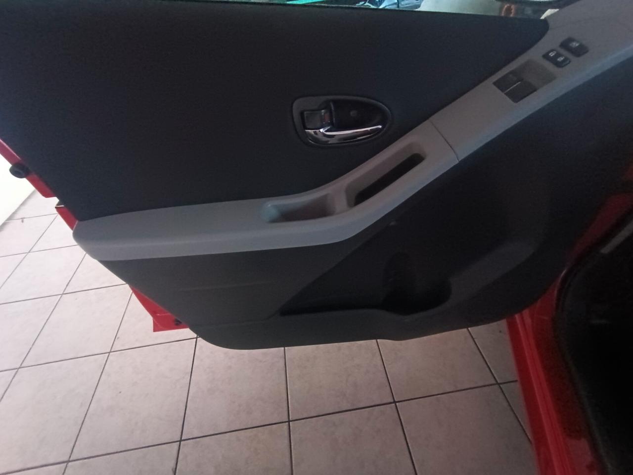 Toyota Yaris 1.0 5 porte Sol