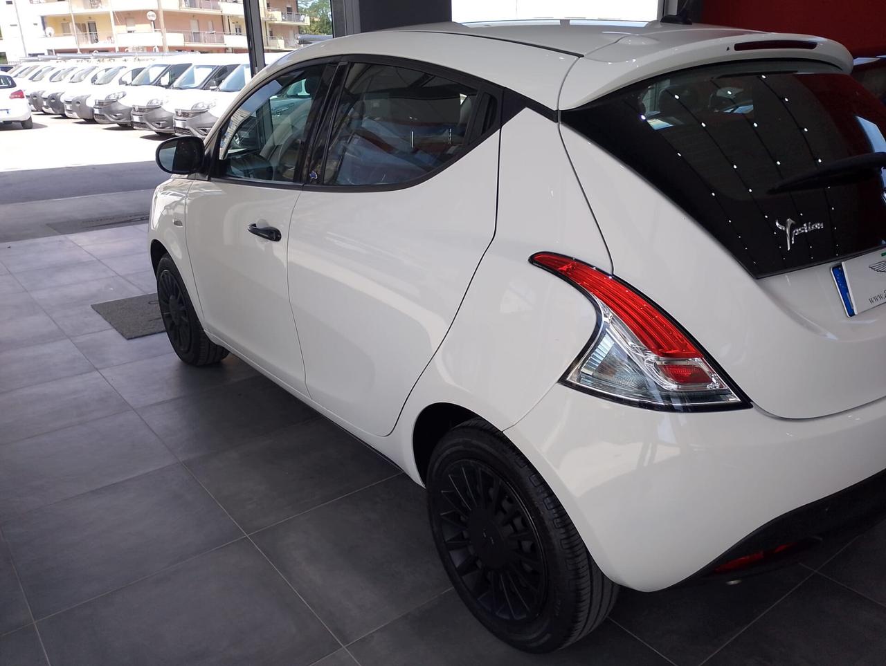 Lancia Ypsilon 1.2 69 CV 5 porte GPL Ecochic Silver
