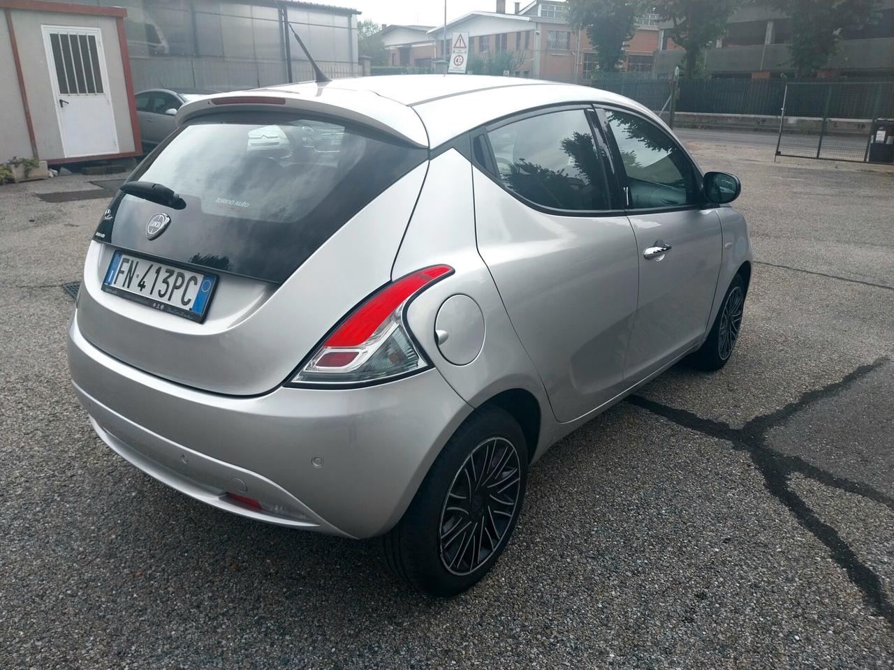 Lancia Ypsilon 1.2 69 CV 5 porte Gold