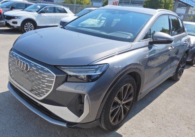 Audi Q4 45 e-tron S line Matrix ACC