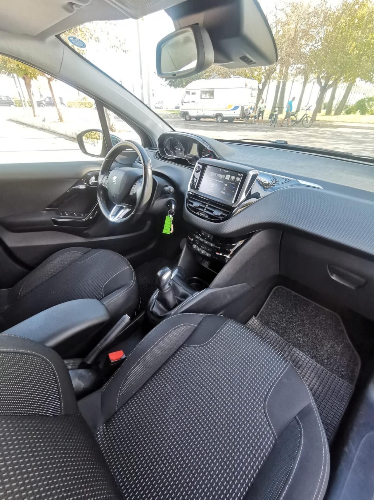 Peugeot 208 BlueHDi 100 5 porte Allure 11/2015