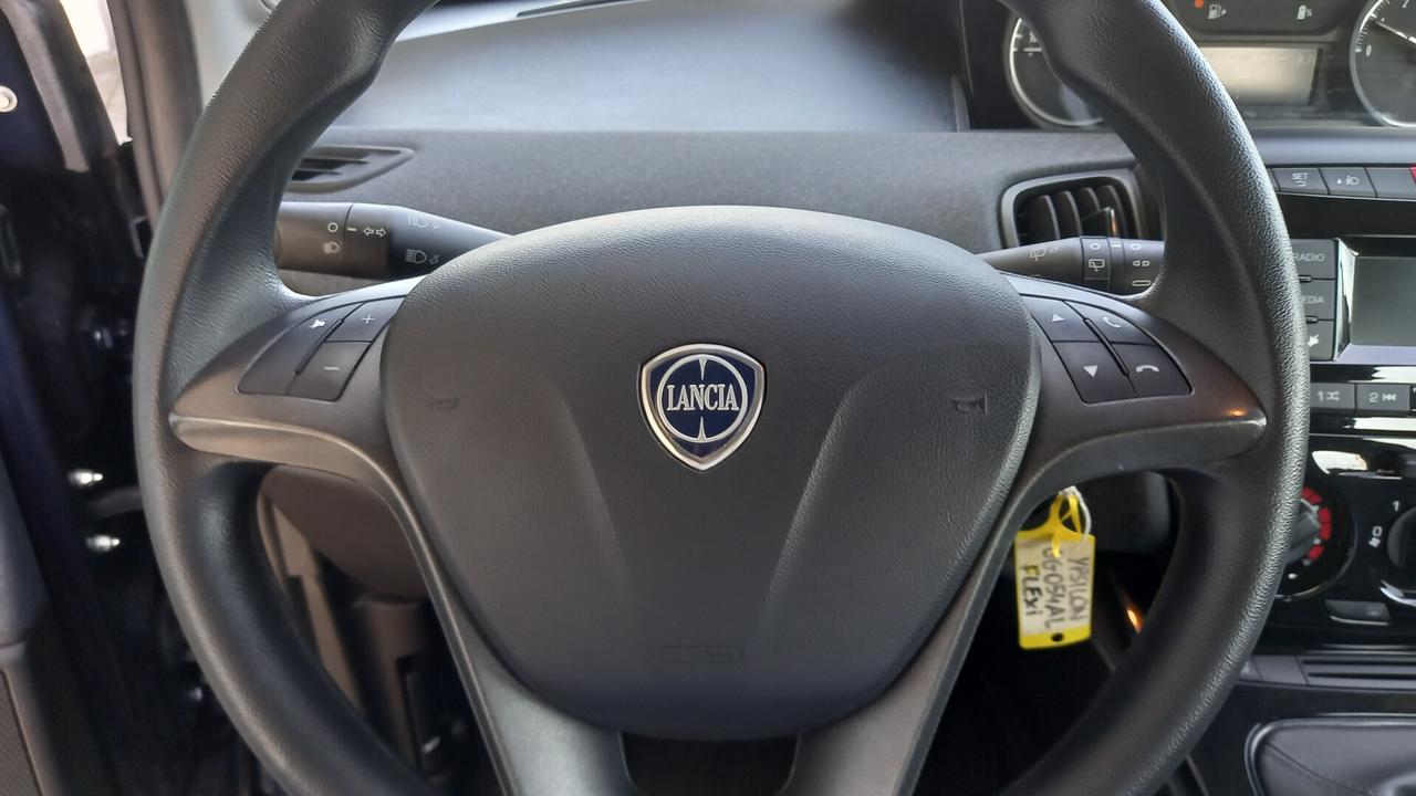 Lancia Ypsilon 1.0 FireFly 5 porte S&S Hybrid Ecochic Silver