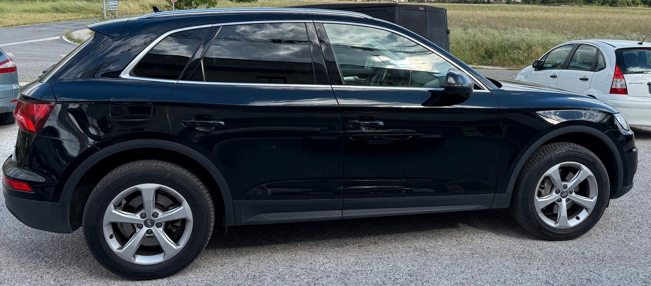 Audi Q5 35 TDI quattro S tronic Business