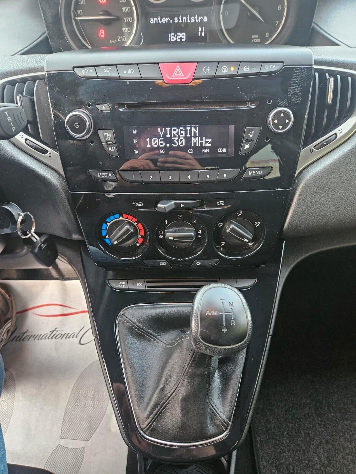 Lancia Ypsilon AUTOMATICA 900 benz 85cv