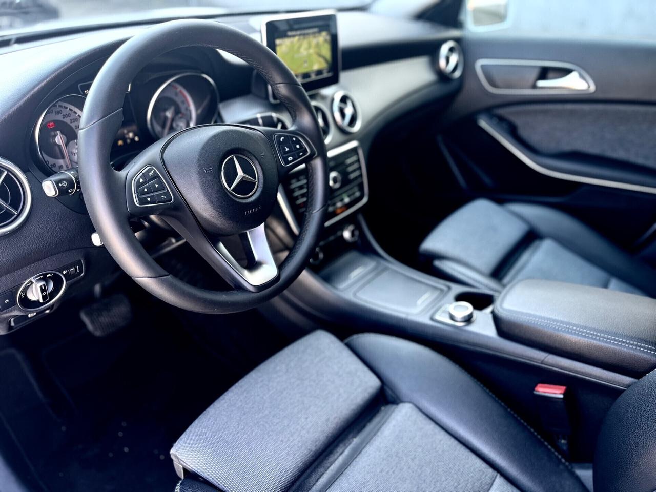 GLA 200 (136cv) MOTORE MERCEDES 4MATIC*AUTOMATICO