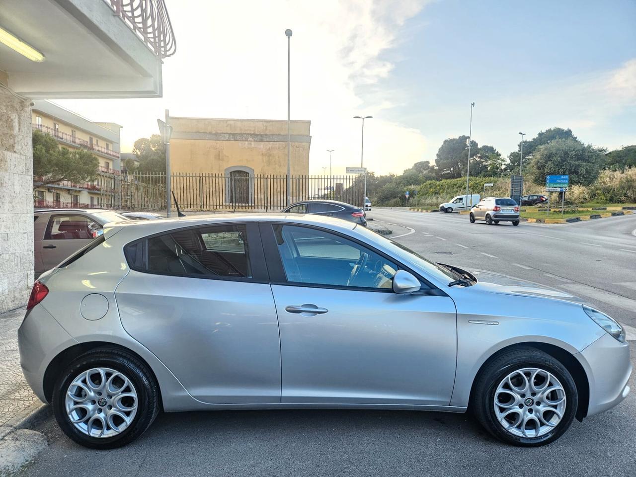 ALFAROMEO Giulietta 1.6 jtdm 120cv automatica full