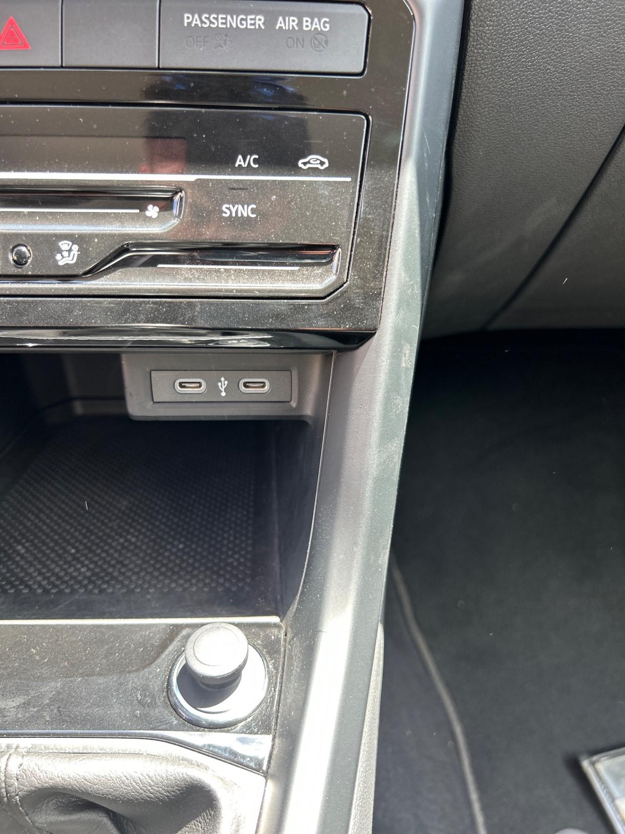 Volkswagen T-Cross 1.0 TSI-2024