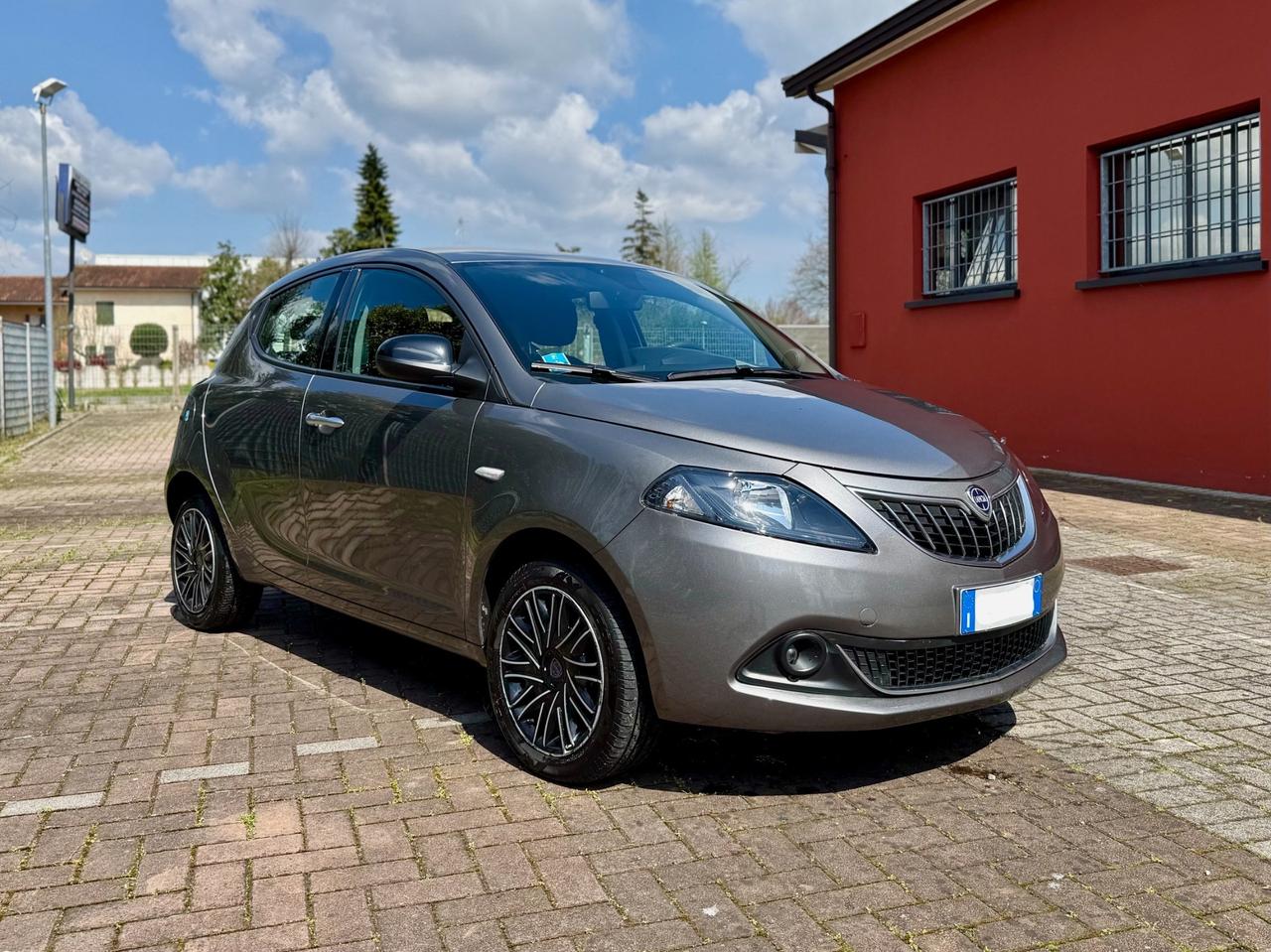 Lancia Ypsilon 1.0 FireFly 5 porte S&S Hybrid Ecochic Silver
