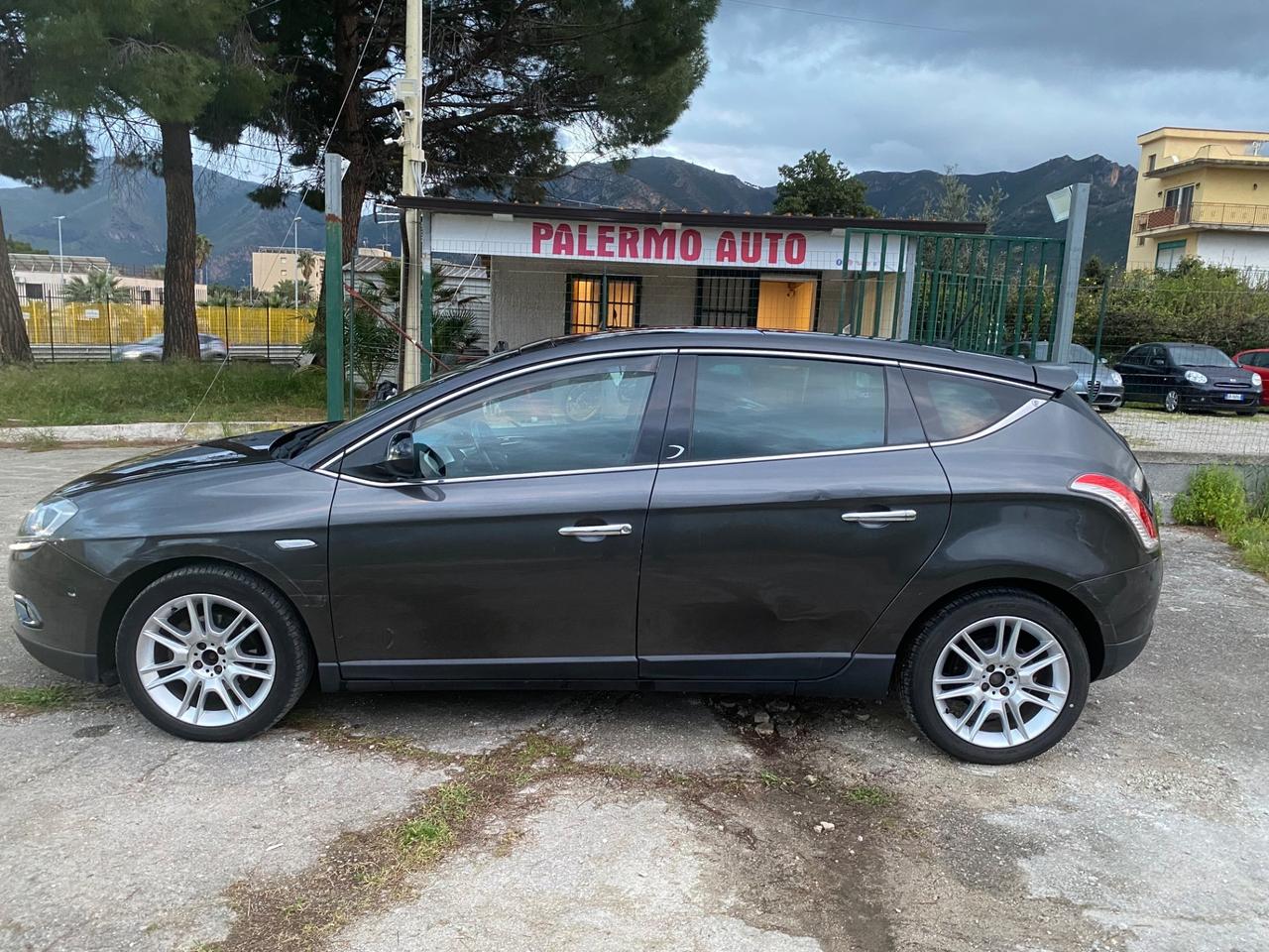 Lancia Delta 1.6 MJT DPF 105 CV Silver