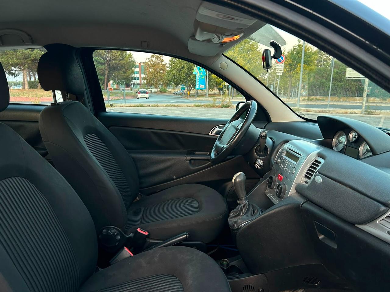 Lancia Ypsilon 1.3 MJT 75 CV Versus